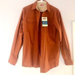 Wrangler burnt orange button up (men’s small)